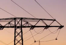 EE. UU. flexibiliza normas ambientales para evitar el colapso de la red eléctrica durante la ola de calor