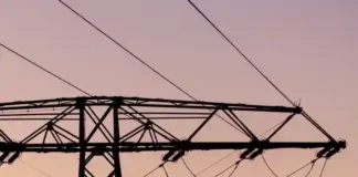 EE. UU. flexibiliza normas ambientales para evitar el colapso de la red eléctrica durante la ola de calor