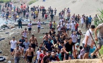 Las dos mayores crisis migratorias de Ceuta fueron precedidas por decisiones de Sánchez