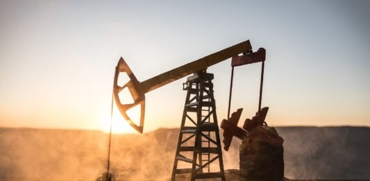 Interés internacional crece por el petróleo venezolano, pero persisten dudas sobre riesgos y recuperación