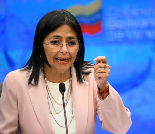 No han terminado de resolver el desastre de terremotos en el país, y el “interinato de Delcy” ofrece ayuda a Colombia tras terremoto