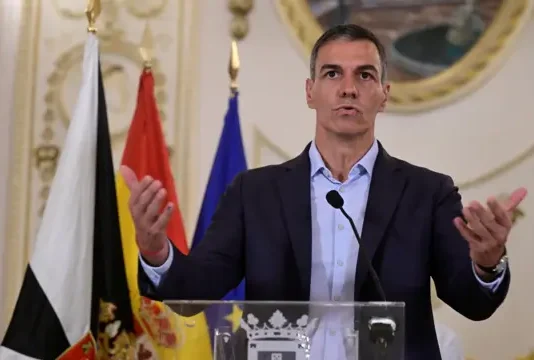 España: implacable con 150 ml de champú, desbordada ante la crisis migratoria en Ceuta