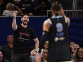 Enes Kanter Freedom, expulsado de un partido de la WNBA tras polémica por camiseta que definía qué es una mujer