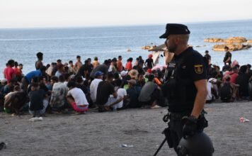 CEUTA: Trabajadora de aseo urbano estalla contra Sánchez.