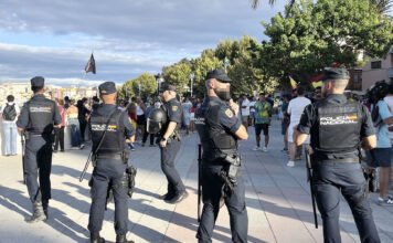 MILES DE CEUTIES ARRASAN ASENTAMIENTOS MIGRANTES
