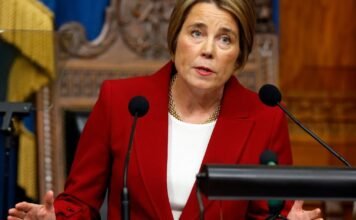 Indignante: Healey amplía el acceso al aborto en Massachusetts