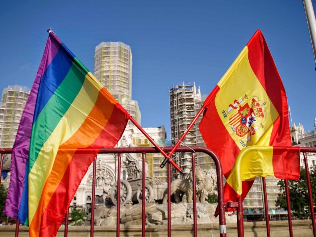 La imagen actual no tiene texto alternativo. El nombre del archivo es: orgullo-gay-2010-baderas-espac3b1ola-y-gay.jpg